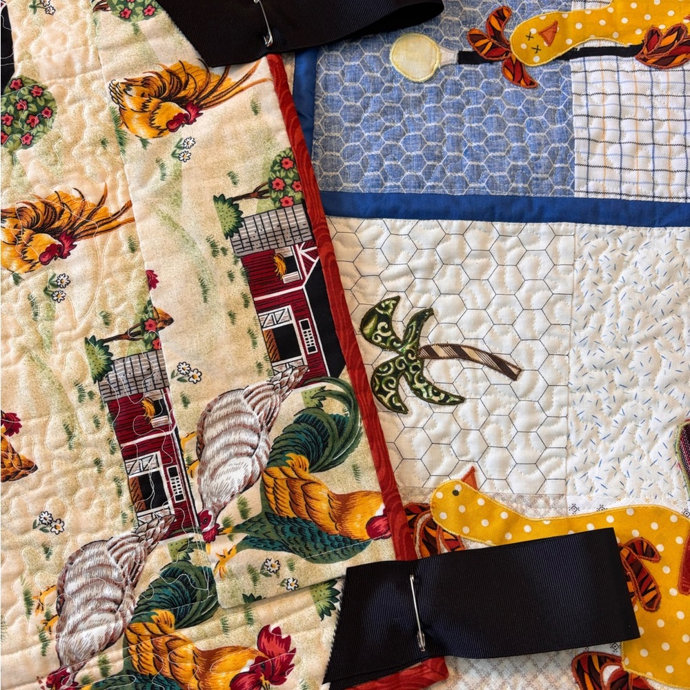 Charming Chicken-Themed Quilt - Picture 7 of 9